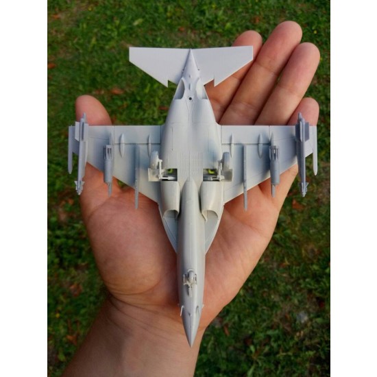 1/72 Yakovlev Yak-130 Subsonic Trainer Aircraft 1/72 Yakovlev Yak-130 Subsonic Trainer Aircraft