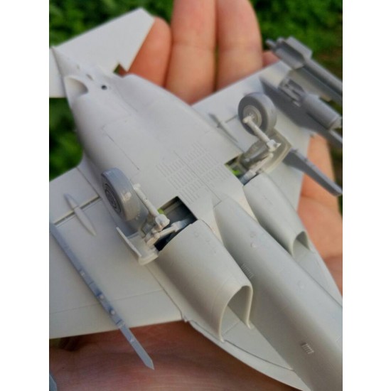 1/72 Yakovlev Yak-130 Subsonic Trainer Aircraft 1/72 Yakovlev Yak-130 Subsonic Trainer Aircraft