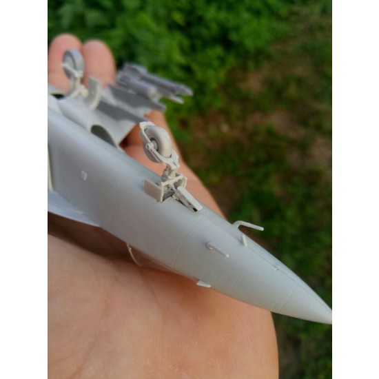1/72 Yakovlev Yak-130 Subsonic Trainer Aircraft 1/72 Yakovlev Yak-130 Subsonic Trainer Aircraft