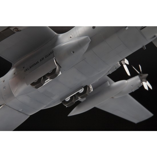 1/72 Lockheed C-130H Hercules with RAAF markings 1/72 Lockheed C-130H Hercules with RAAF markings