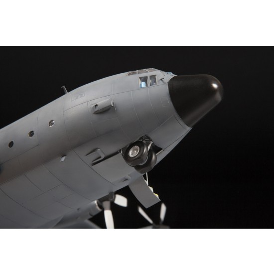 1/72 Lockheed C-130H Hercules with RAAF markings 1/72 Lockheed C-130H Hercules with RAAF markings