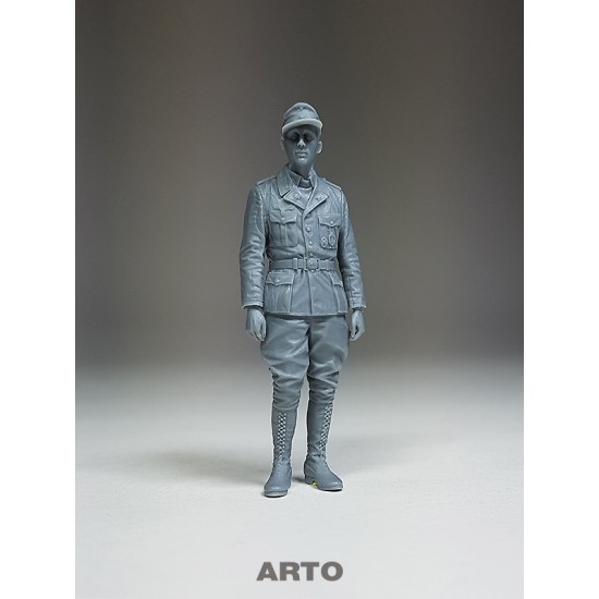 1/35 German s.Pz.Abt.501 Panzer-Offizier (Tank Officer)