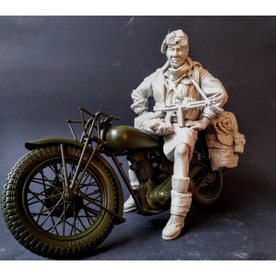 1/9 WWII Italian Motorbike Rider for Triumph Motorbike kits