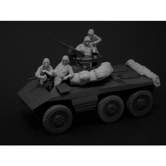 1/35 US M8 ETO Greyhound Crew