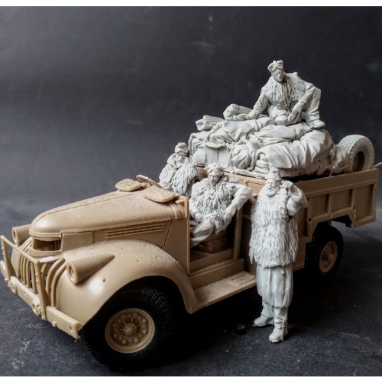1/35 WWII LRDG Crew set in North Africa (rear stowage & 4 figures)