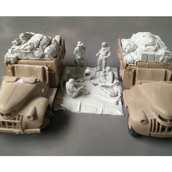 1/35 LRDG Crew at Midday Break (6 figures, 2 rear vehicle stowage, ground, acc.)