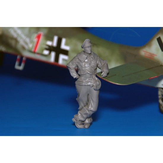 1/32 Luftwaffe Pilot Heavy Winter Gear