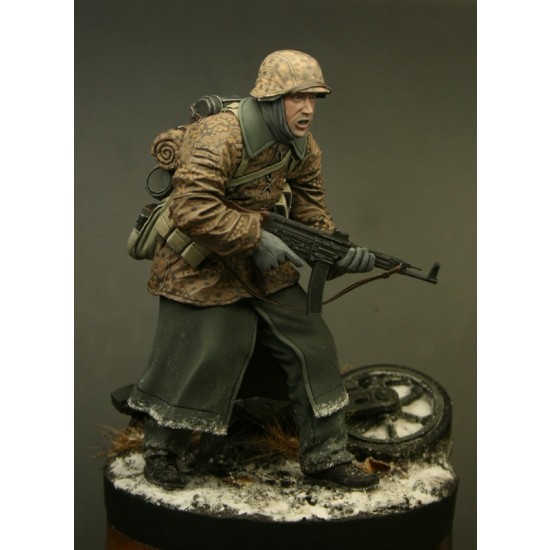 1/16 WWII German Waffen SS Soldier Ardennes (1 Figure)