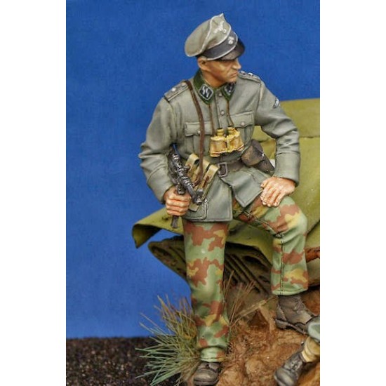 1/35 WWII German Waffen SS Officer (1 Figure)