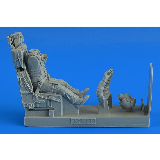1/32 Luftwaffe Fighter Pilot w/Ejection Seat for F-104G/S (M.B. GQ-7A) for Italeri kits
