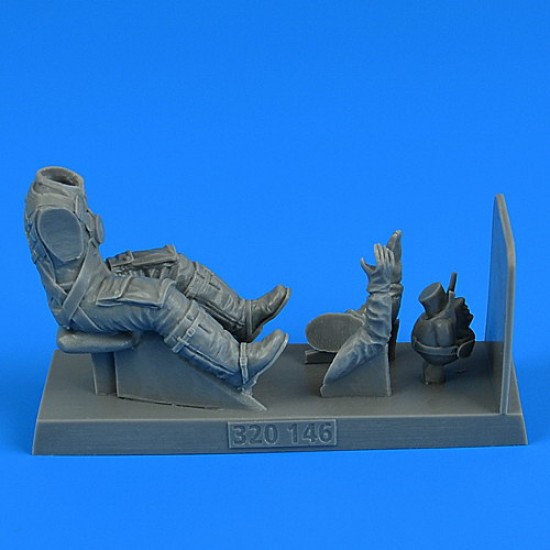 1/32 WWII German Luftwaffe Messerschmitt Bf 109K Pilot w/Parachute for Hasegawa kits