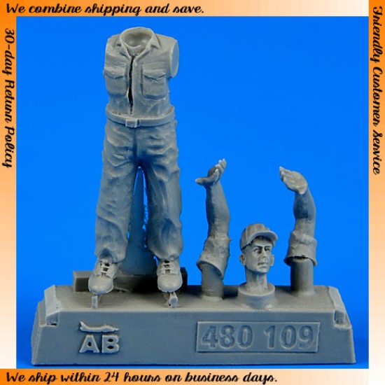 1/48 WWII US Army Aircraft Mechanic - Pacific Theatre Set 3 (1 figure)