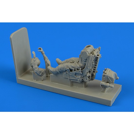 1/48 Soviet Pilot with Ejection Seat for Sukhoi Su-22/Su-25 for KP/Smer kit (1 Figure)