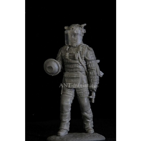 1/35 Russian Engineer 2016 (1 figure)