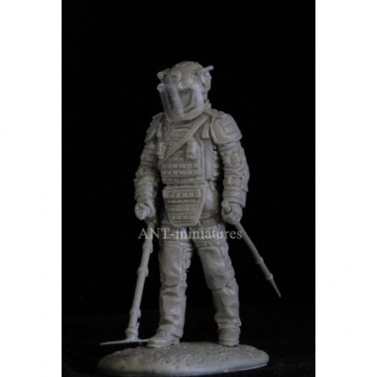 1/35  Russian Engineer 2016