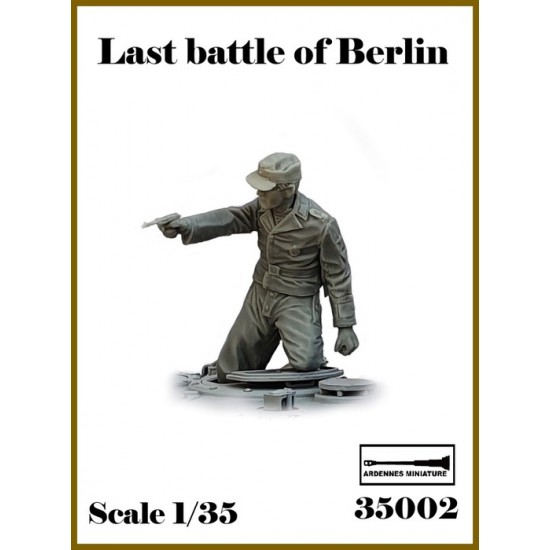 1/35 Last Battle of Berlin - WWII German Panzer Crewman
