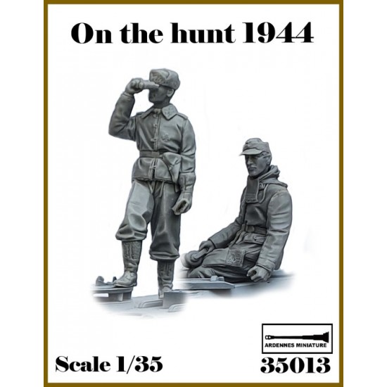 1/35 On the Hunt - WWII German Panzer Crewmen (2 figures)