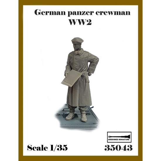 1/35 WWII German Panzer Crewman