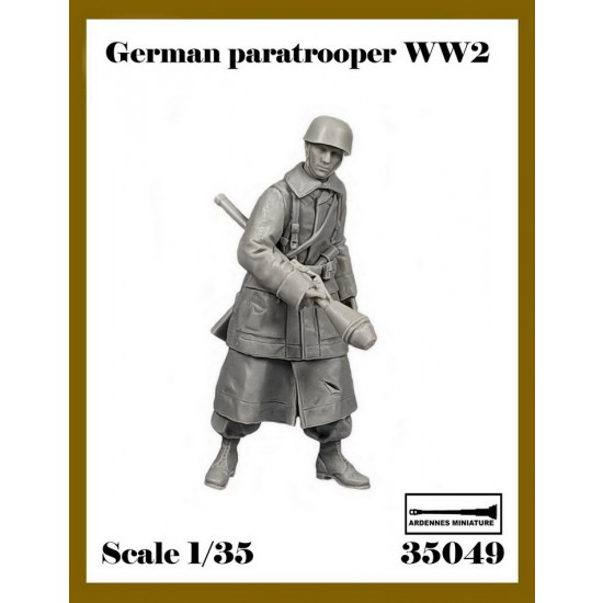 1/35 WWII German Paratrooper #1