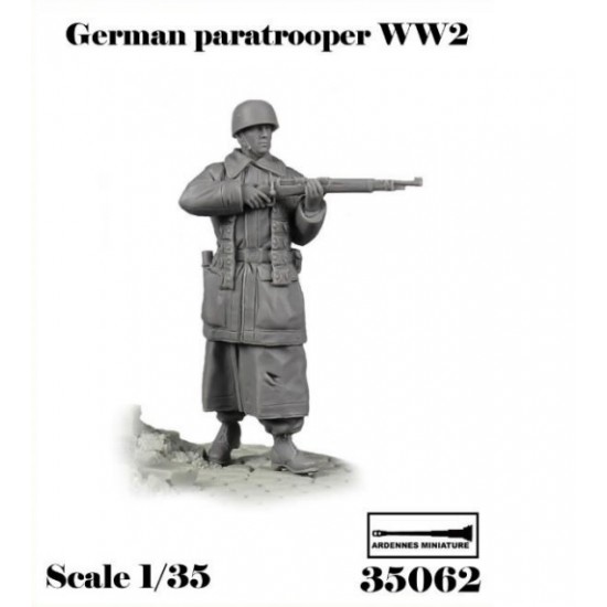 1/35 WWII German Paratrooper