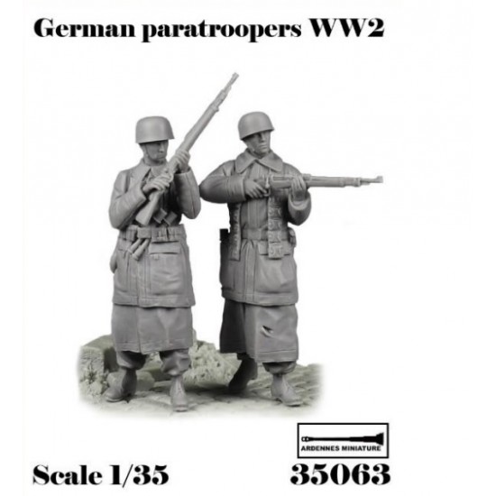 1/35 WWII German Paratroopers (2 figures)