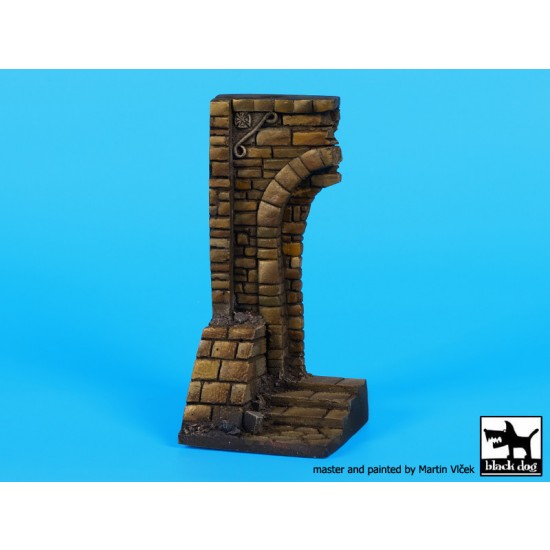 1/35 Ruined Entrance with Stairs Base (Base Size: 50mm x 50mm)