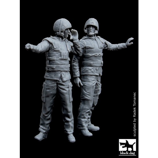 1/35 Canadian Army Tank Crew in Afghanistan (2 figures)