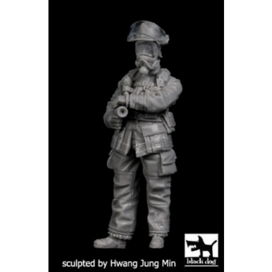 1/35 Fireman No.4 (1 figure)