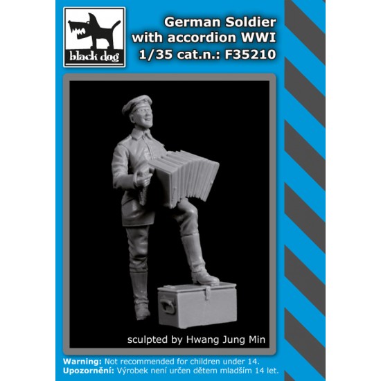 1/35 WWI German Soldier with Accordion