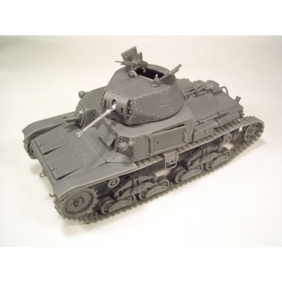 1/35 WWII Italian Tank M13/40 Second Series 