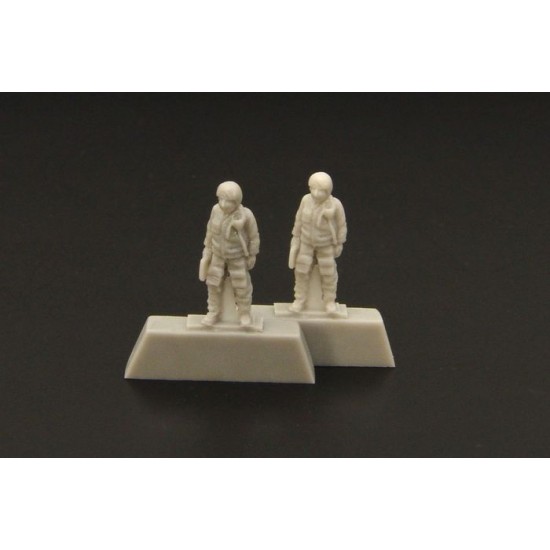 1/144 MiG-21 Pilot (2 figures)