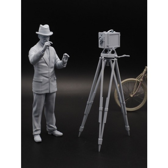 1/12 Cameraman