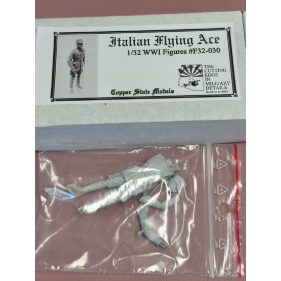 1/32 WWI Italian Flying Ace Standing Figure