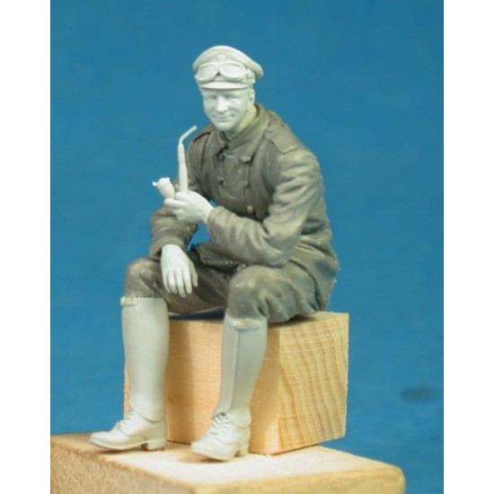 1/35 German Armoured Car Driver