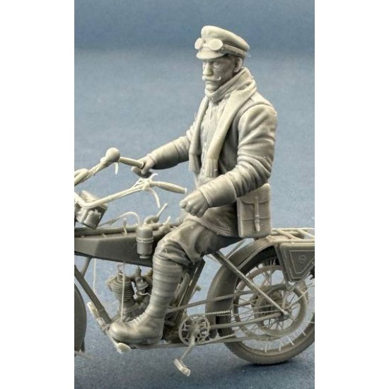 1/35 German Dispatch Rider Standing With A Motorcycle