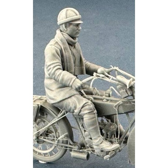 1/35 German Dispatch Rider Riding A Motorcycle Copper State F35-057