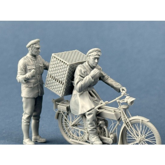 1/35 British Dispatch Rider Taking Carrier Pigeons To The Front Line