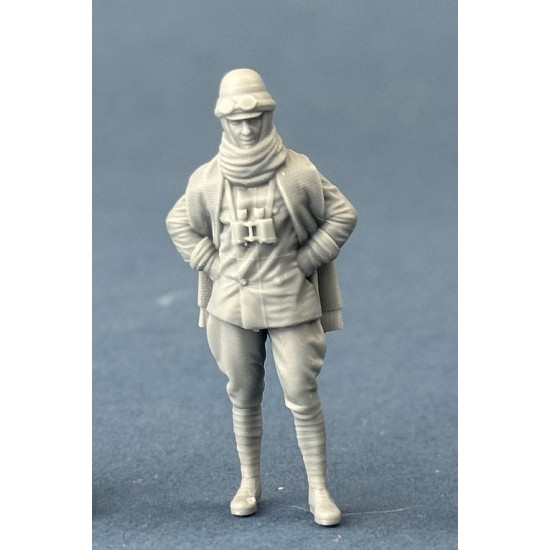 1/72 Italian Airman In Roold Crash Helmet