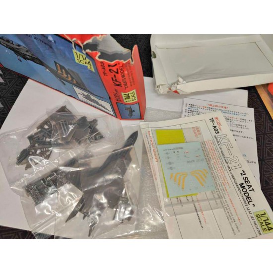 1/144 ROK AF KAI KF-21 Boramae Twin Seats Jet Fighter (box damaged)