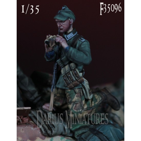 1/35 German Unterfeldwebel Tank Destroyer