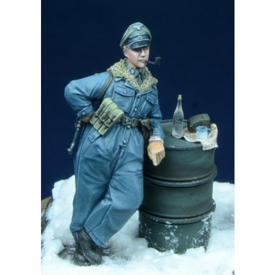 1/35 SS Officer Smoking Pipe, Hungary 1945 (1 figure)