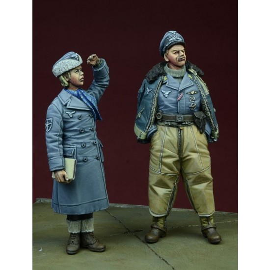 1/35 WWII Luftwaffe Pilot and Helferin, Winter 1942-1945