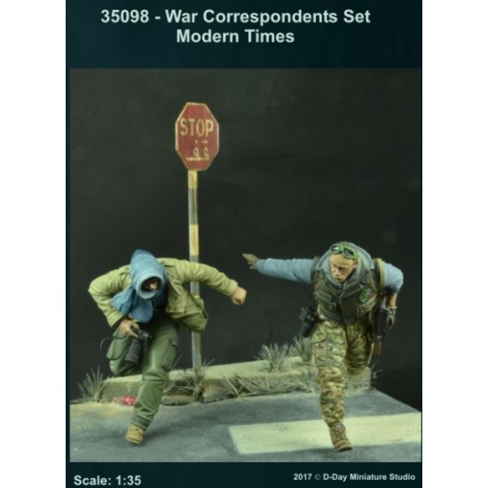 1/35 Modern Times "On The Run" - War Correspondent Set (2 figures)