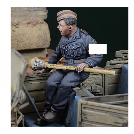 1/35 Hitlerjugend Boy with Panzerfaust Germany 1945