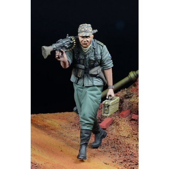 1/35 Waffen SS MG 34 Gunner Walking 1943-45