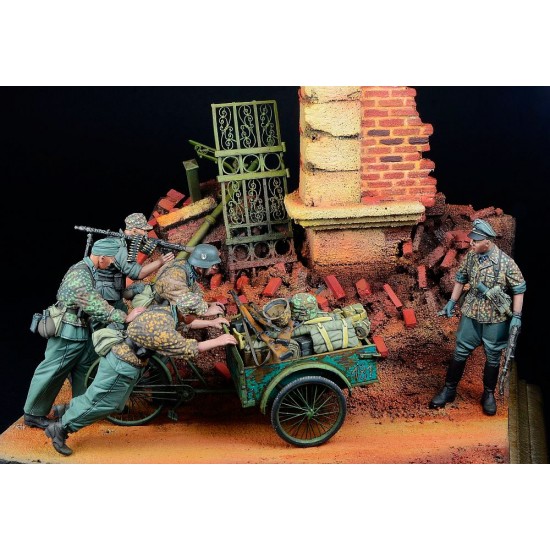 1/35 ''Schneller Schneller!'' WSS Soldiers with Cycle Rickshaw