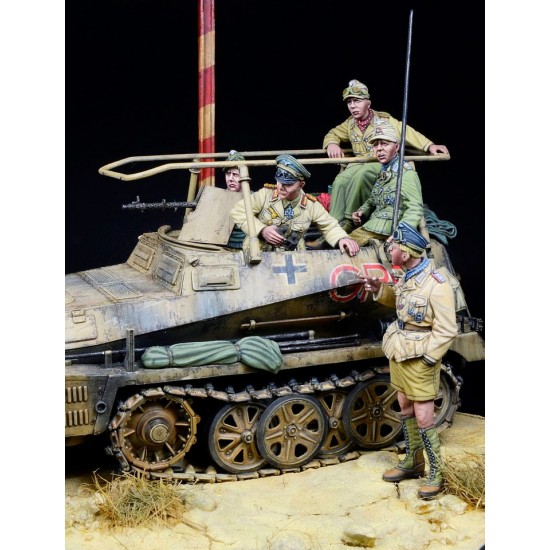 1/35 ''Fox is Watching!'' Rommel and His Greif's Crew