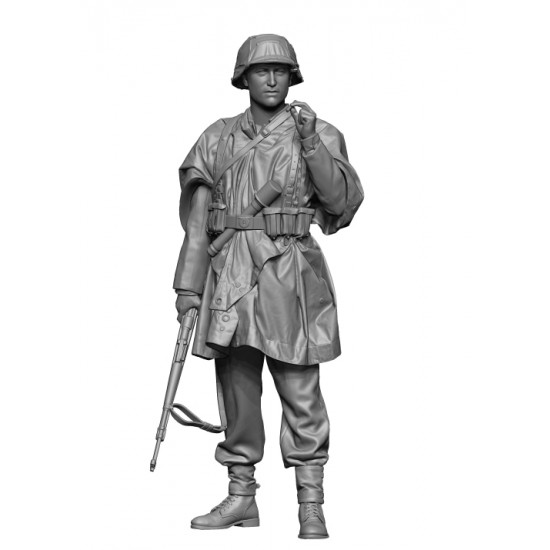 1/16 WWII Waffen Soldier Wearing Phancho