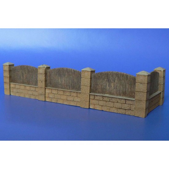 1/72 Fence with Underpinning