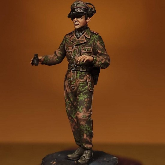 1/35 German SS Tank Officer Summer Outfit